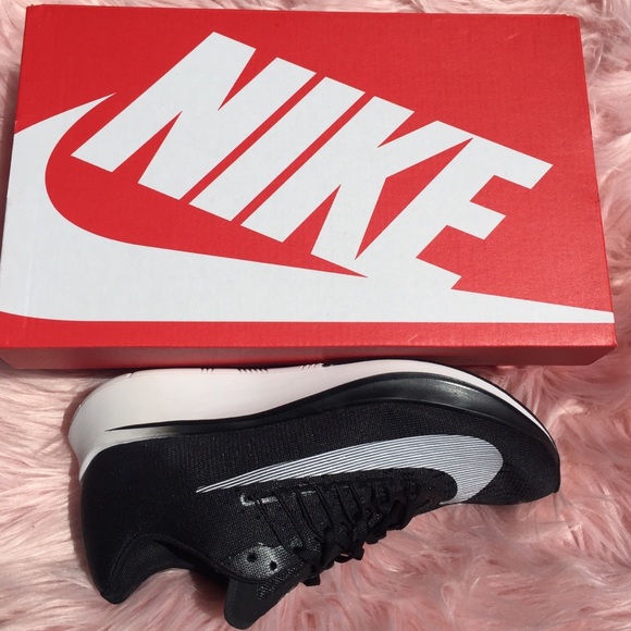 Half off! New Nike Women’s Zoom Fly Flyknit - Picture 3 of 4